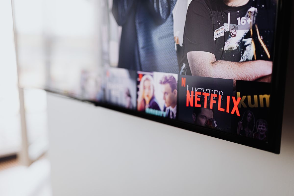 Smart TV Samsung mostrando interfaz de IPTV